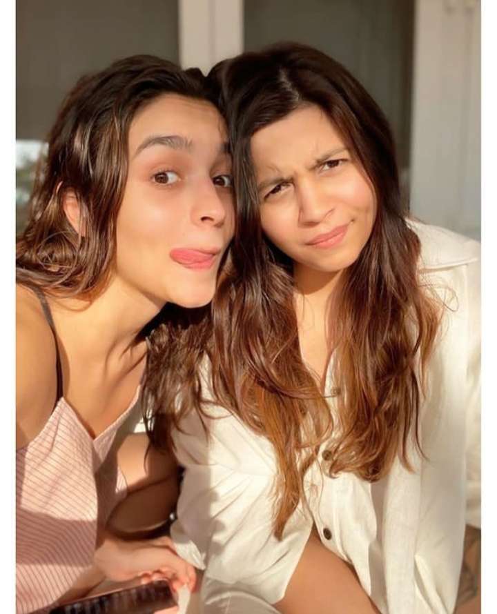 The actress with younger sister