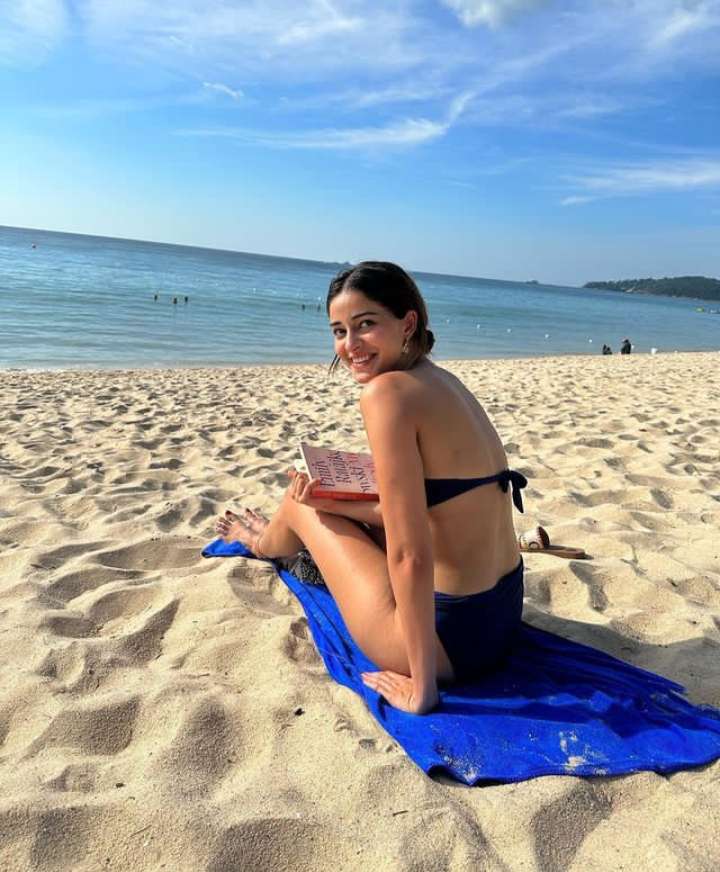 The actress having fun near to Phuket Beach