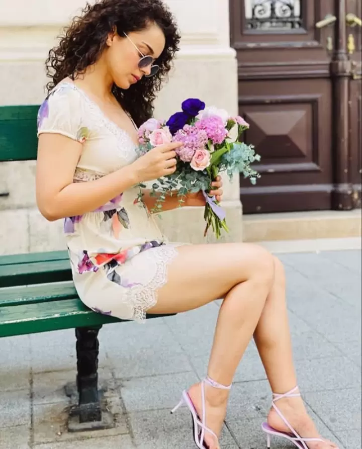 The actress holding flowers