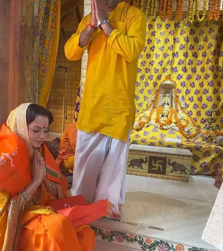 Kangana worshiping hindu god