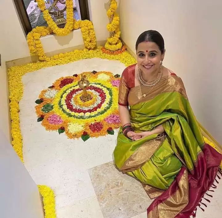 The actress worshipping hindu god